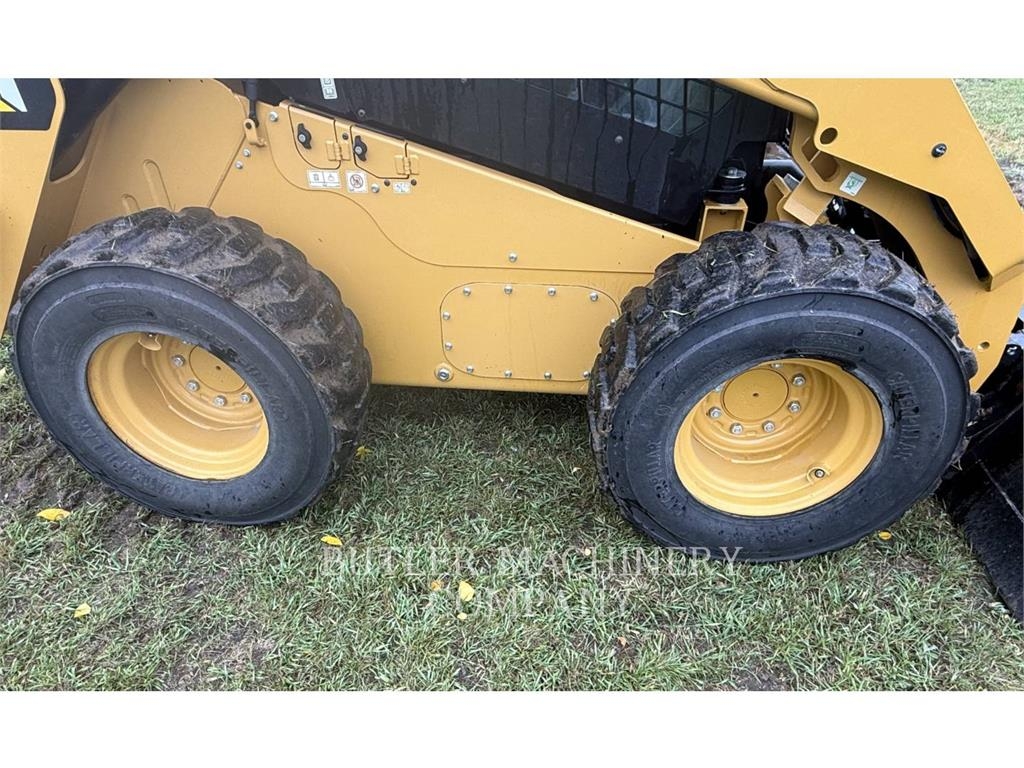CAT 272D2 Schrankladers