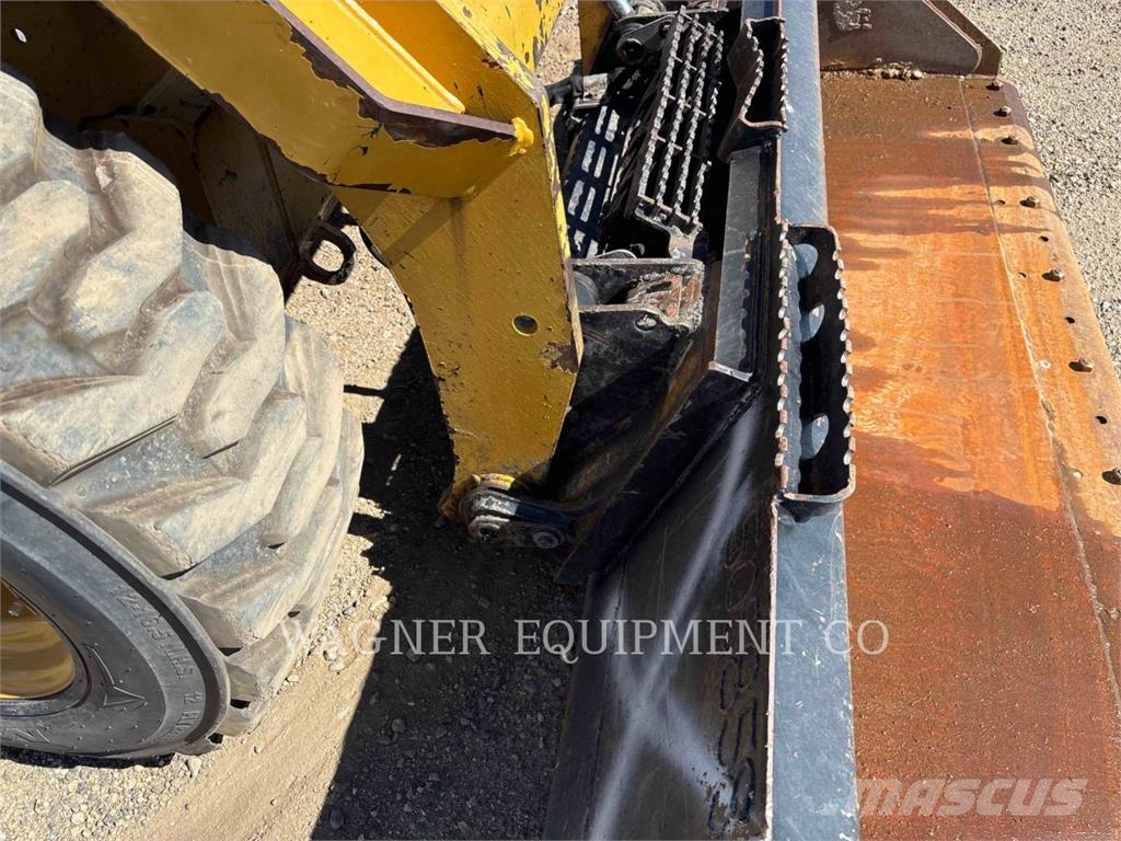 CAT 272D2 XHP Kompaktrakodók