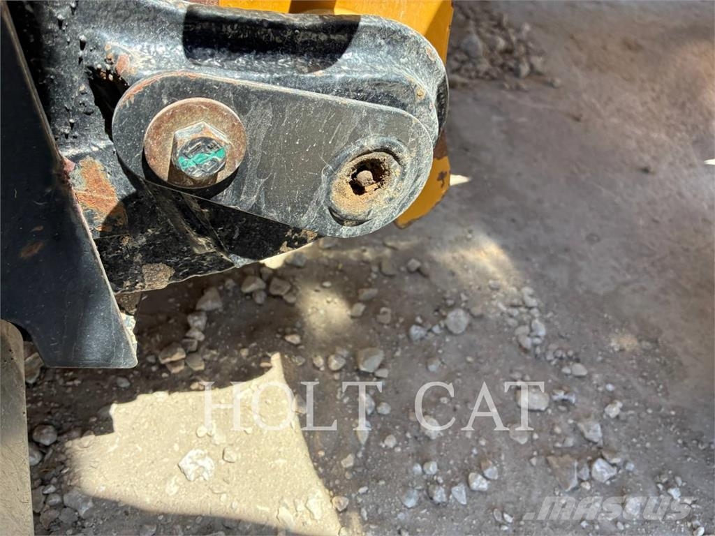 CAT 272D2 XHP Skid steer loaders