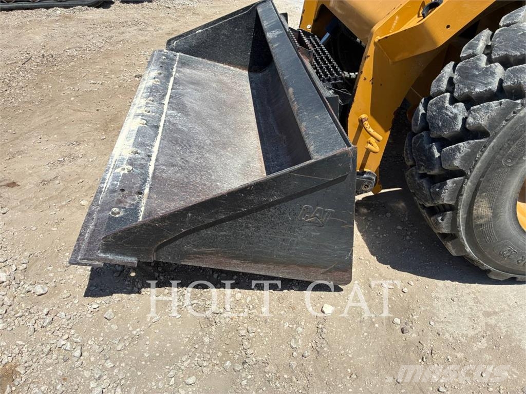 CAT 272D2 XHP Skid steer loaders