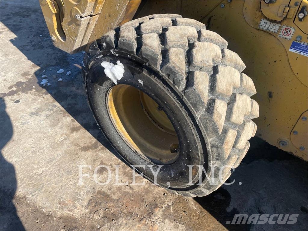 CAT 272D2XHP Skid steer mini nakladalci