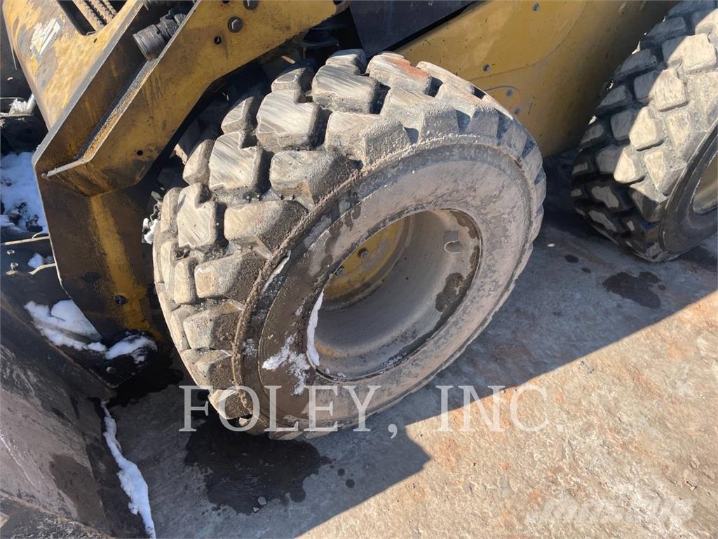CAT 272D2XHP Skid steer mini nakladalci