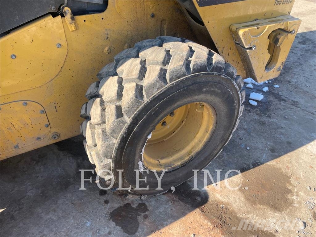 CAT 272D2XHP Skid steer mini nakladalci