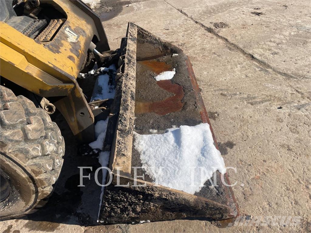 CAT 272D2XHP Skid steer mini nakladalci