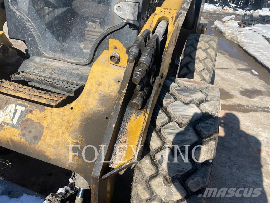 CAT 272D2XHP Skid steer mini nakladalci
