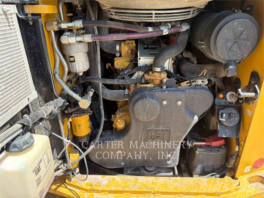 CAT 272D3XE لوادر انزلاقية التوجيه