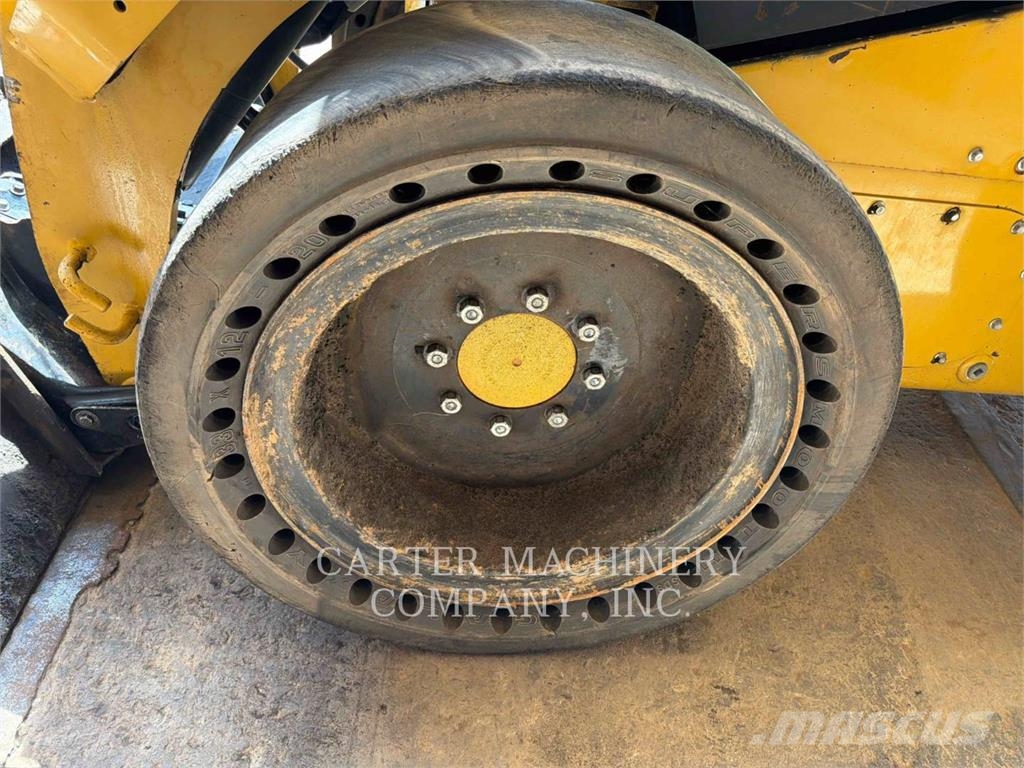 CAT 272D3XE لوادر انزلاقية التوجيه