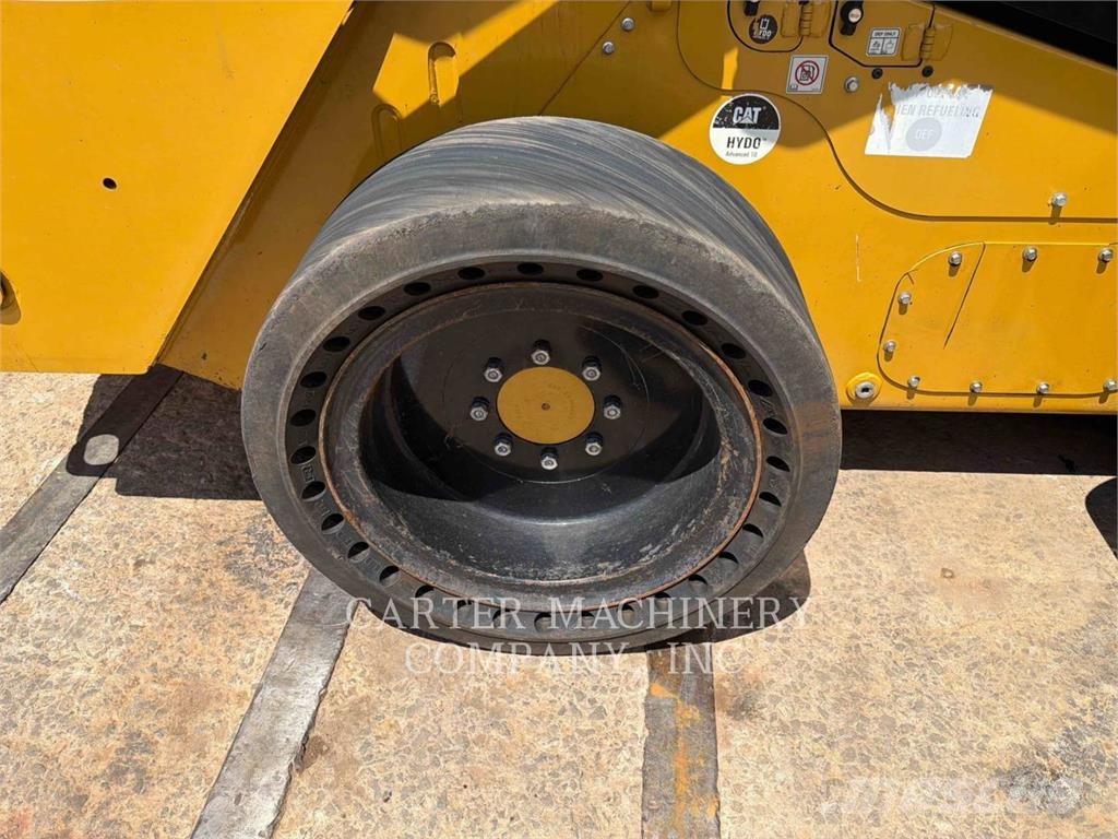 CAT 272D3XE لوادر انزلاقية التوجيه