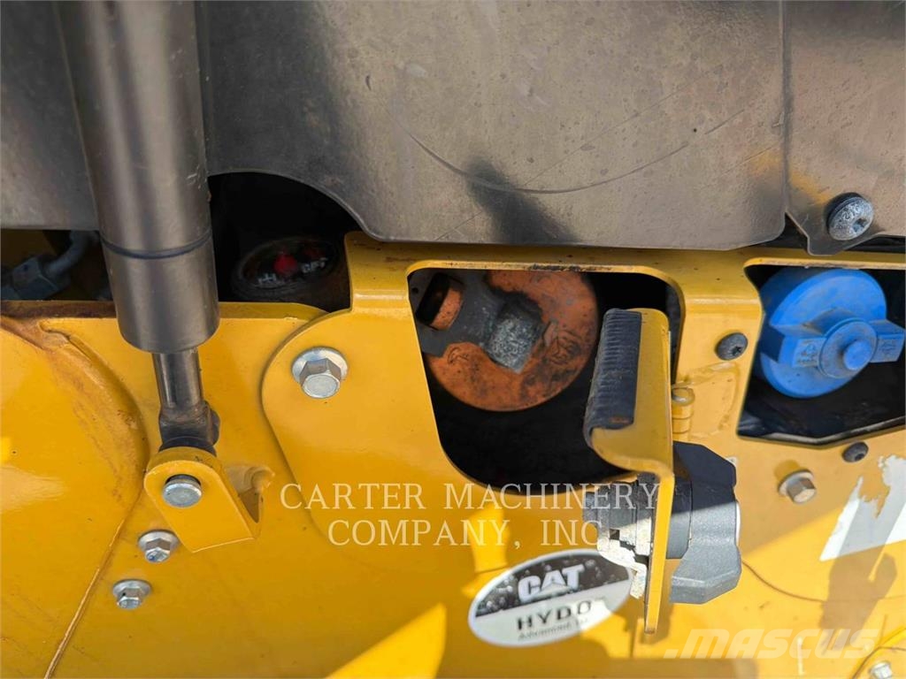CAT 272D3XE لوادر انزلاقية التوجيه