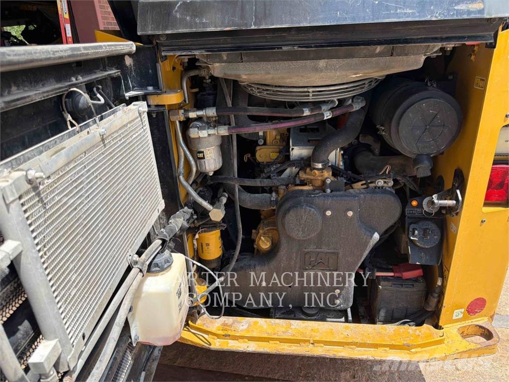 CAT 272D3XE لوادر انزلاقية التوجيه