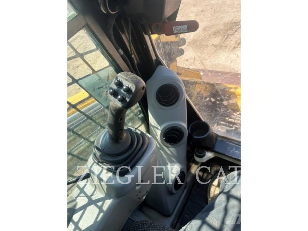 CAT 277C2 Paletli yükleyiciler