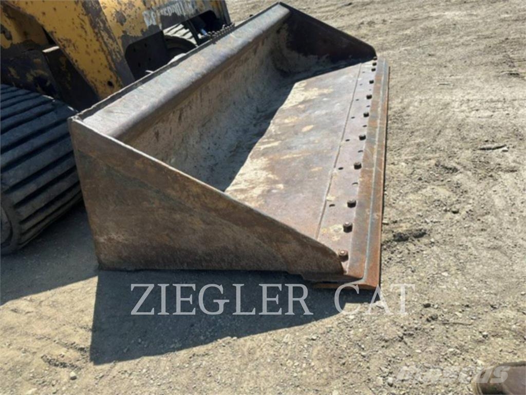 CAT 277C2 Paletli yükleyiciler