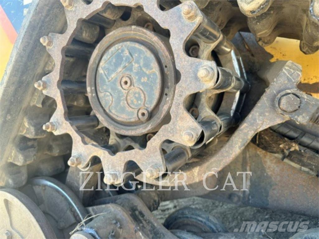 CAT 277C2 Paletli yükleyiciler