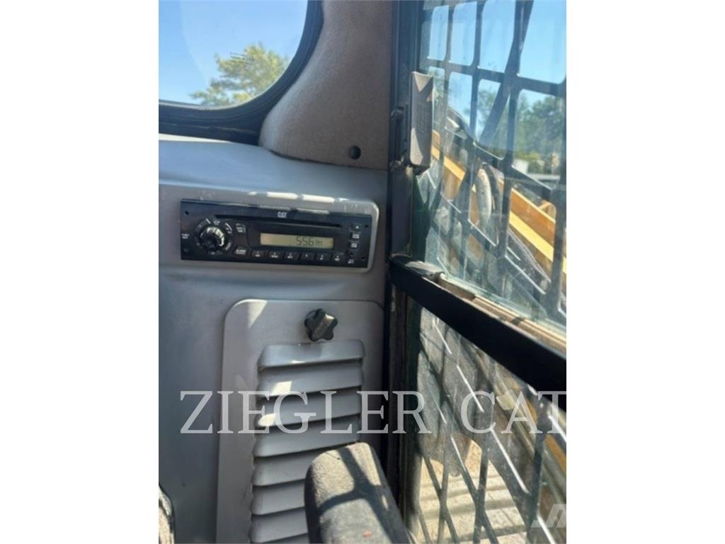 CAT 277C2 Paletli yükleyiciler