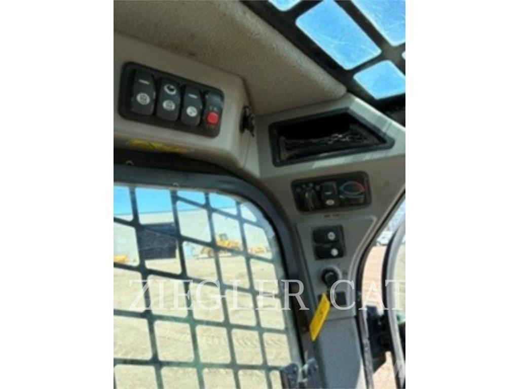 CAT 277D Crawler loaders