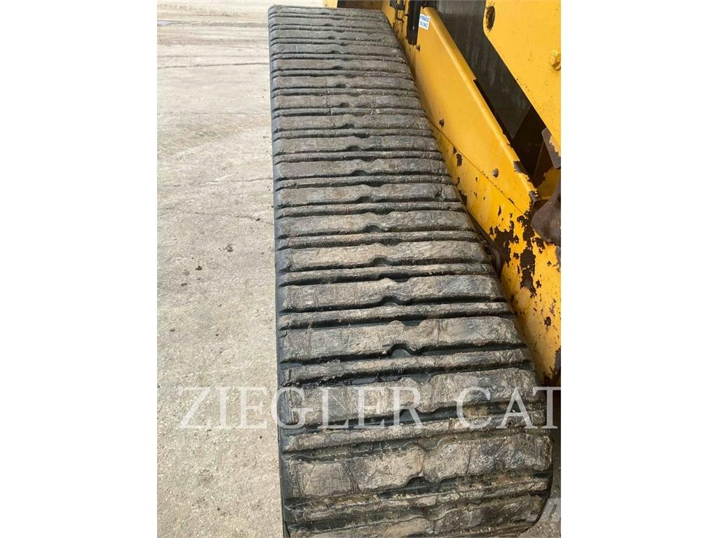 CAT 277D Pale cingolate