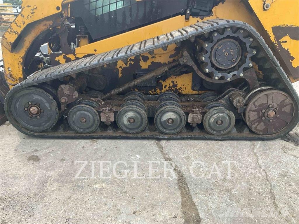 CAT 277D Pale cingolate