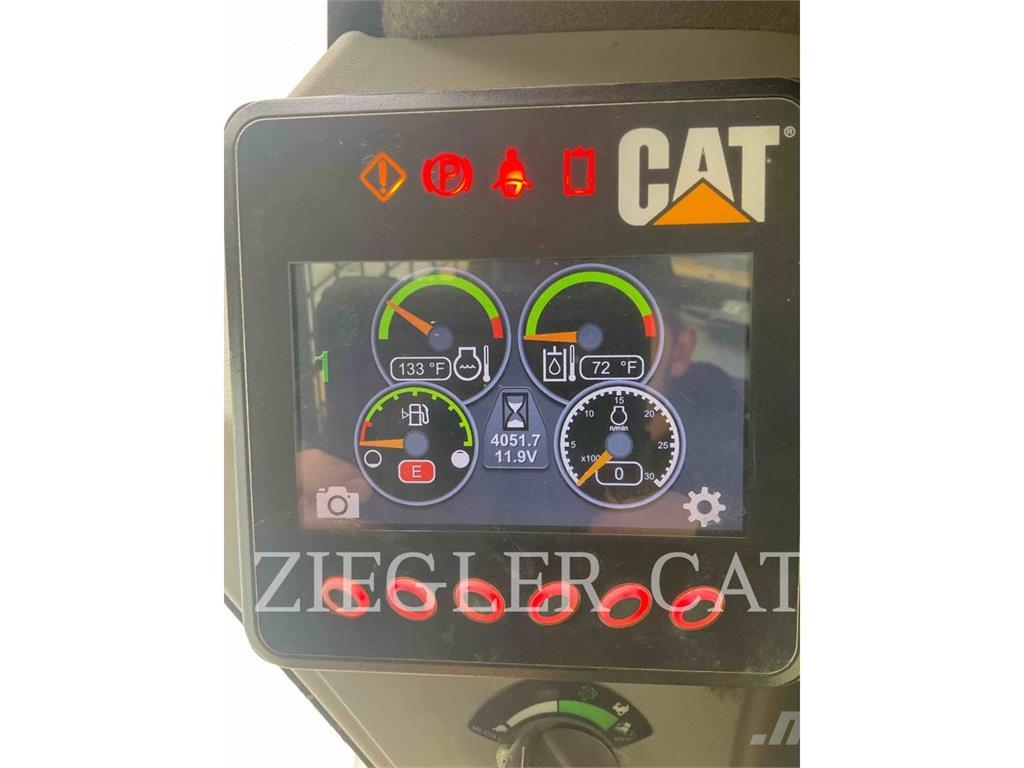 CAT 277D Pale cingolate