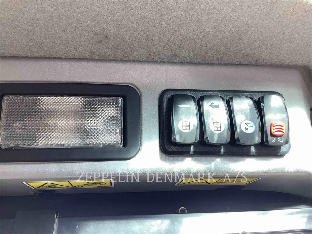 CAT 279D لوادر زحافة