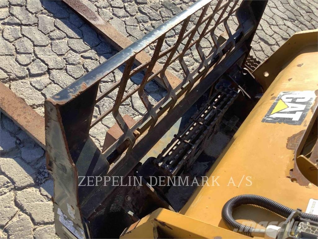 CAT 279D لوادر زحافة
