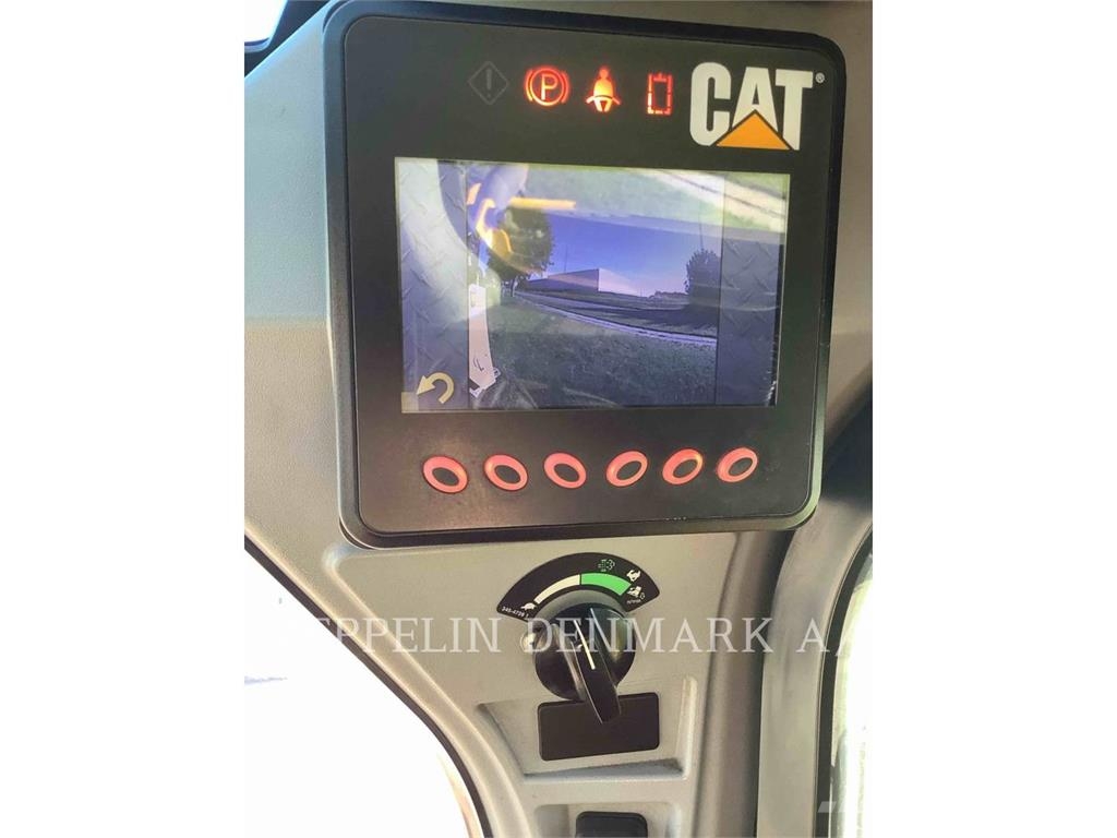 CAT 279D لوادر زحافة