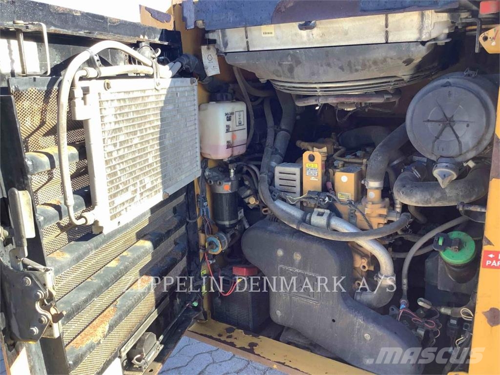 CAT 279D لوادر زحافة