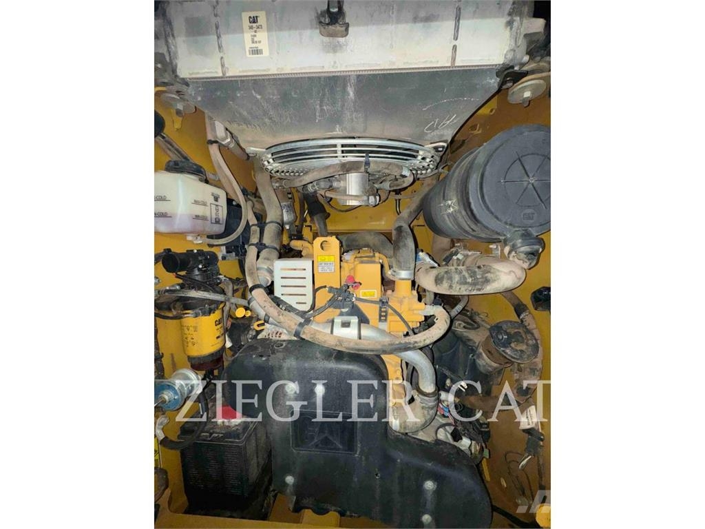 CAT 279D3 Lánctalpas homlokrakodók