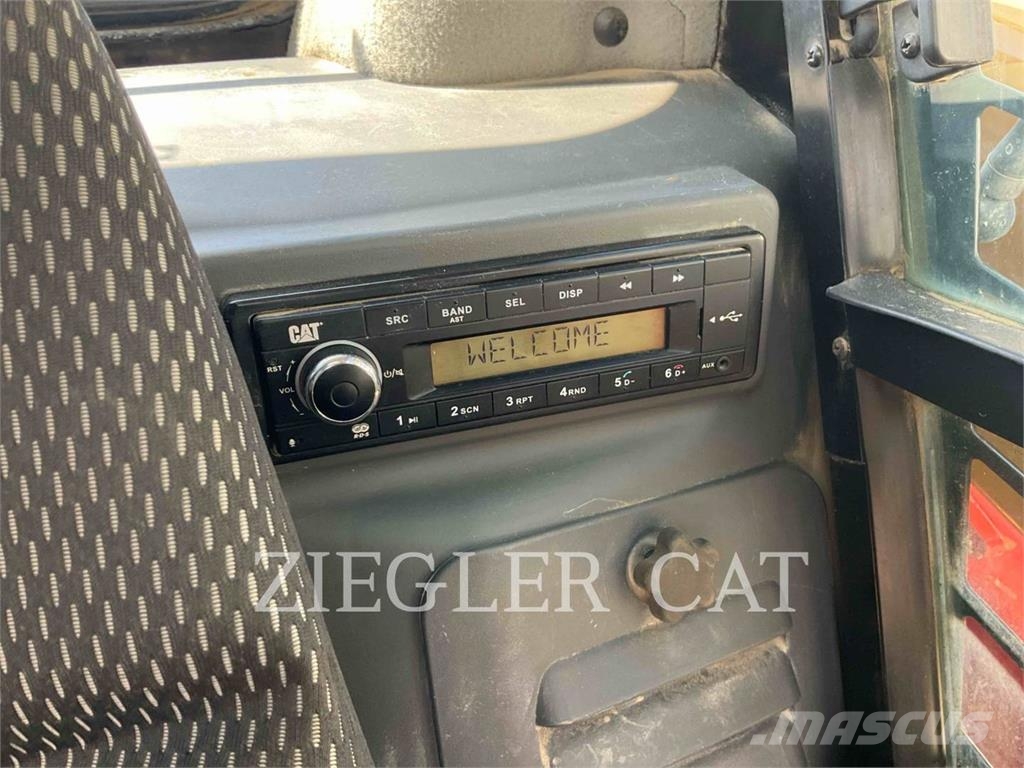 CAT 279D3 لوادر زحافة