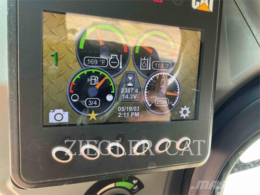 CAT 279D3 لوادر زحافة