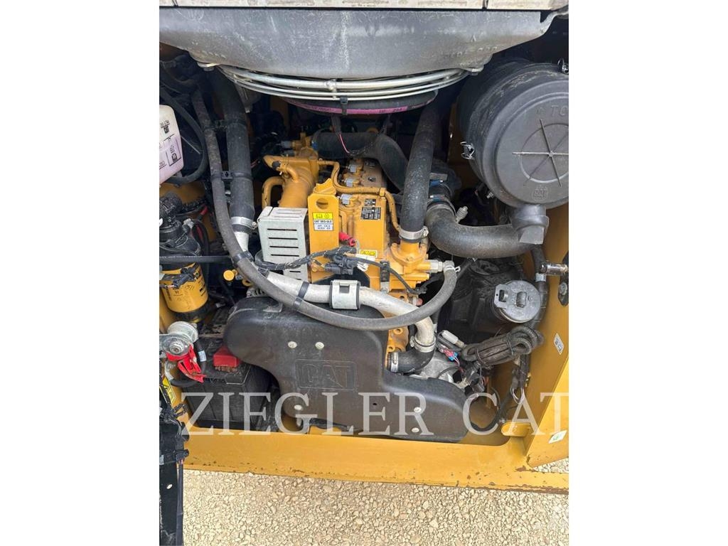 CAT 279D3 لوادر زحافة