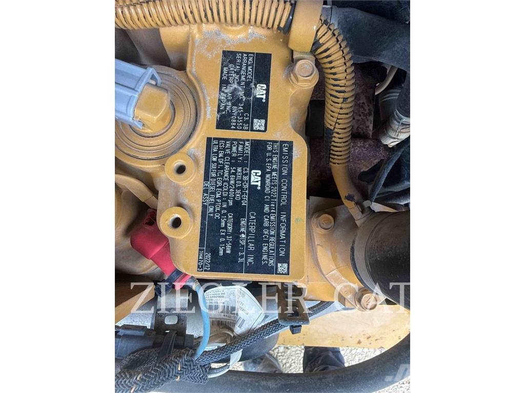CAT 279D3 لوادر زحافة