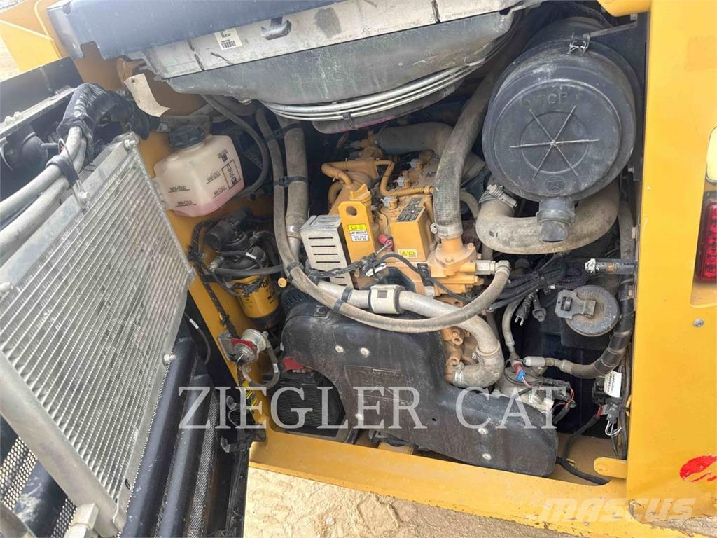 CAT 279D3 لوادر زحافة
