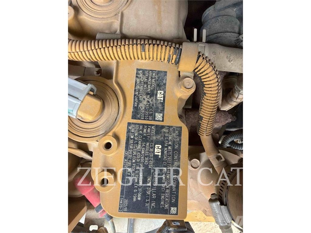 CAT 279D3 لوادر زحافة