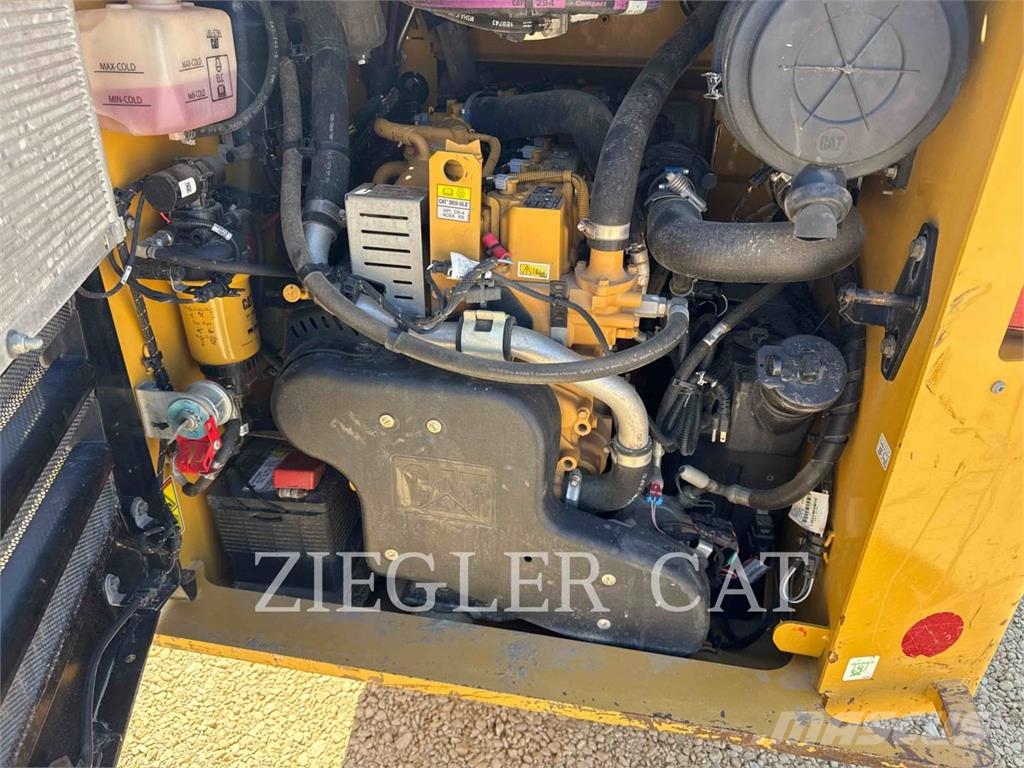 CAT 279D3 لوادر زحافة