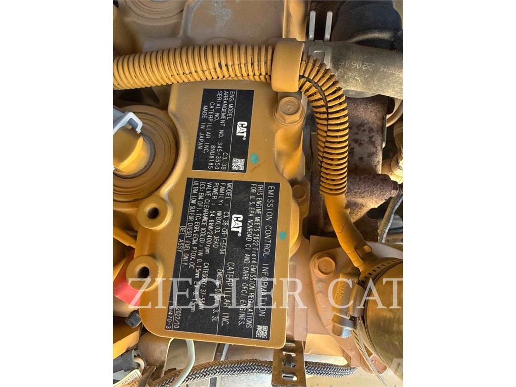 CAT 279D3 لوادر زحافة