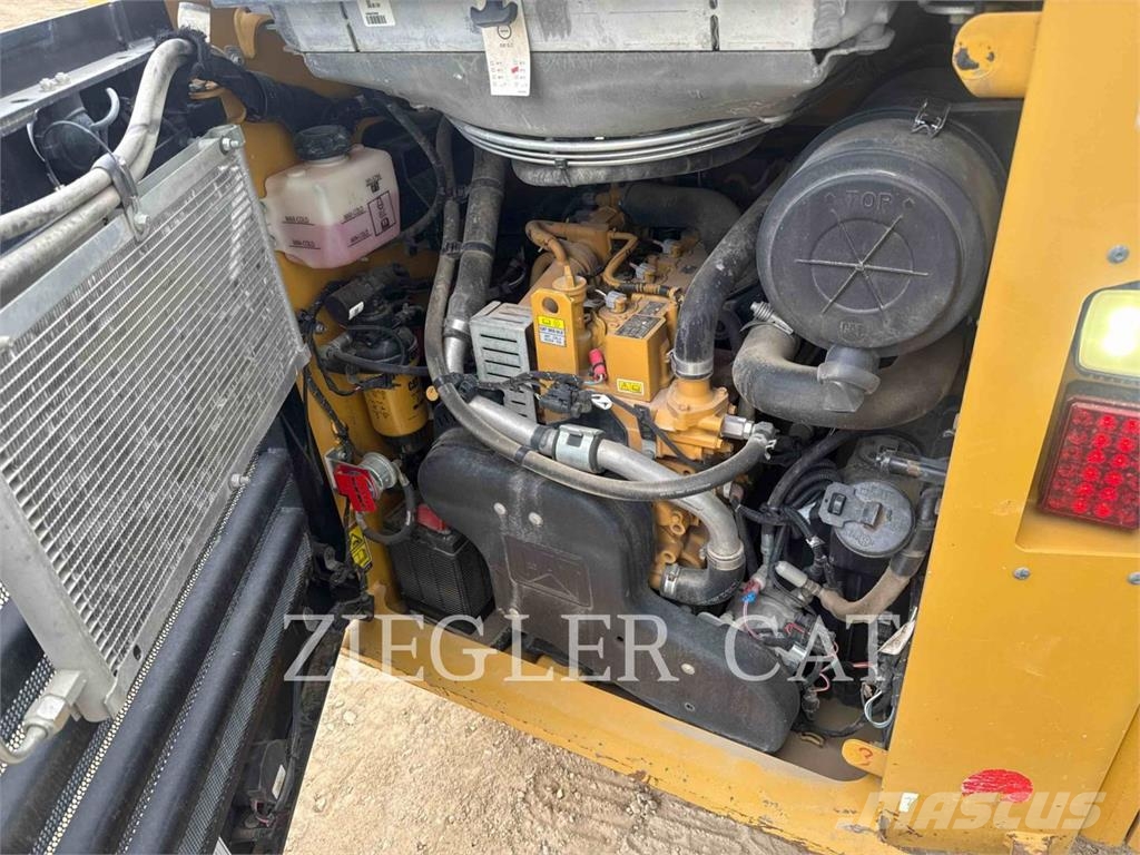 CAT 279D3 لوادر زحافة