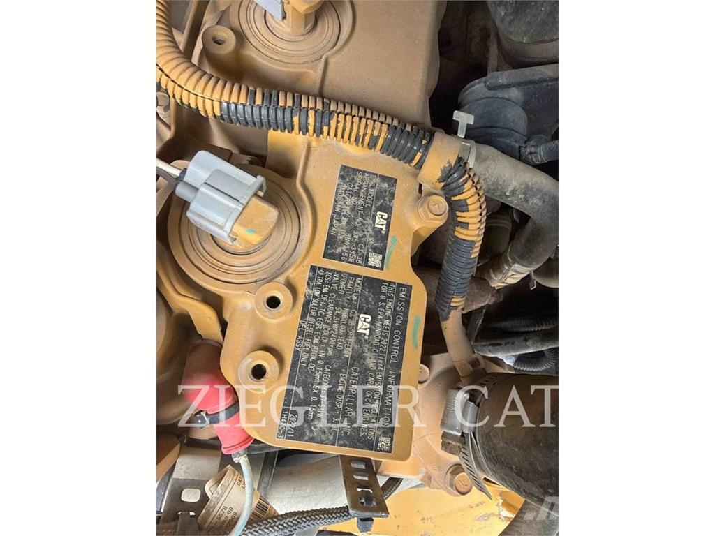 CAT 279D3 لوادر زحافة