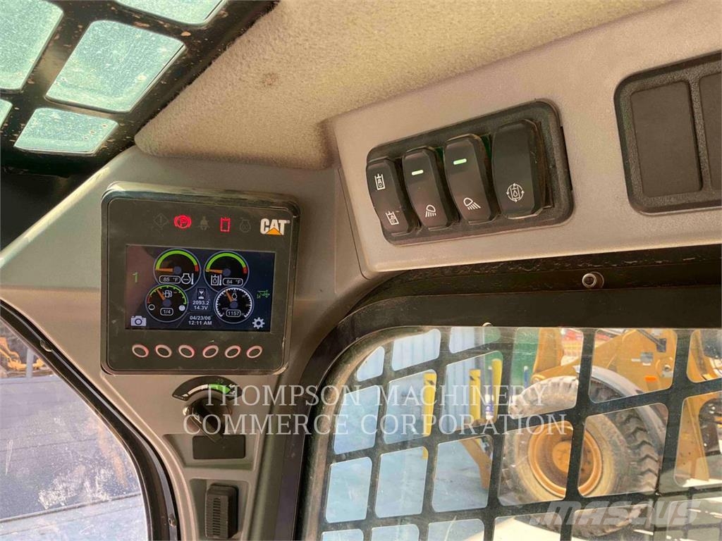 CAT 279D3 لوادر زحافة