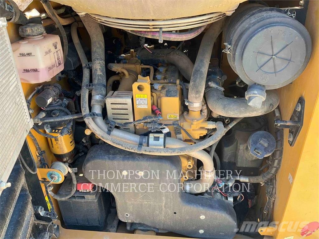 CAT 279D3 لوادر زحافة