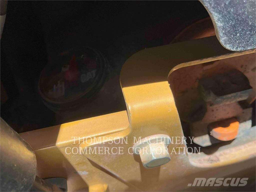 CAT 279D3 لوادر زحافة