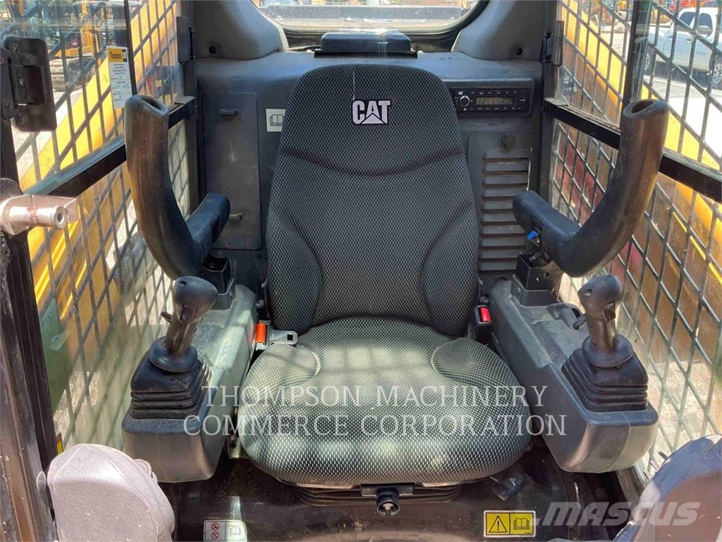 CAT 279D3 لوادر زحافة