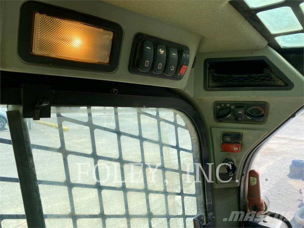 CAT 279D3 Lánctalpas homlokrakodók