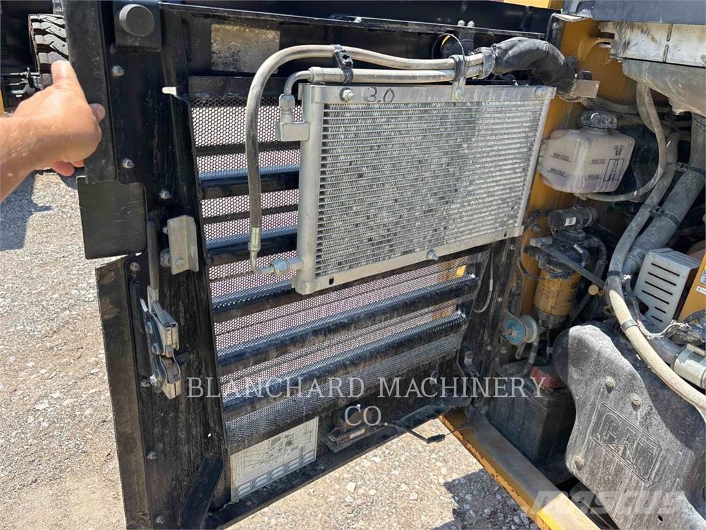 CAT 279D3 لوادر زحافة
