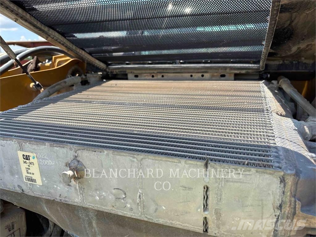CAT 279D3 لوادر زحافة