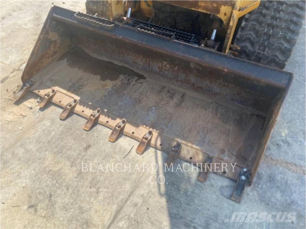 CAT 279D3 لوادر زحافة