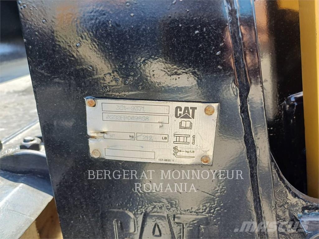 CAT 289D3 لوادر زحافة