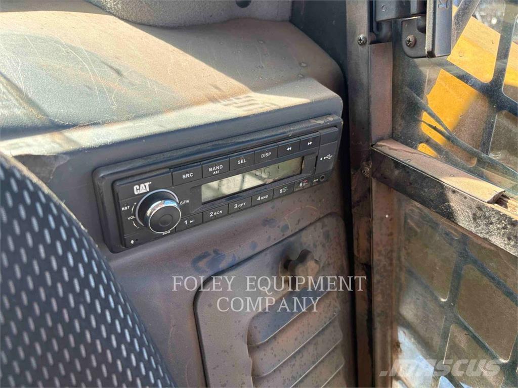 CAT 289D3 لوادر انزلاقية التوجيه
