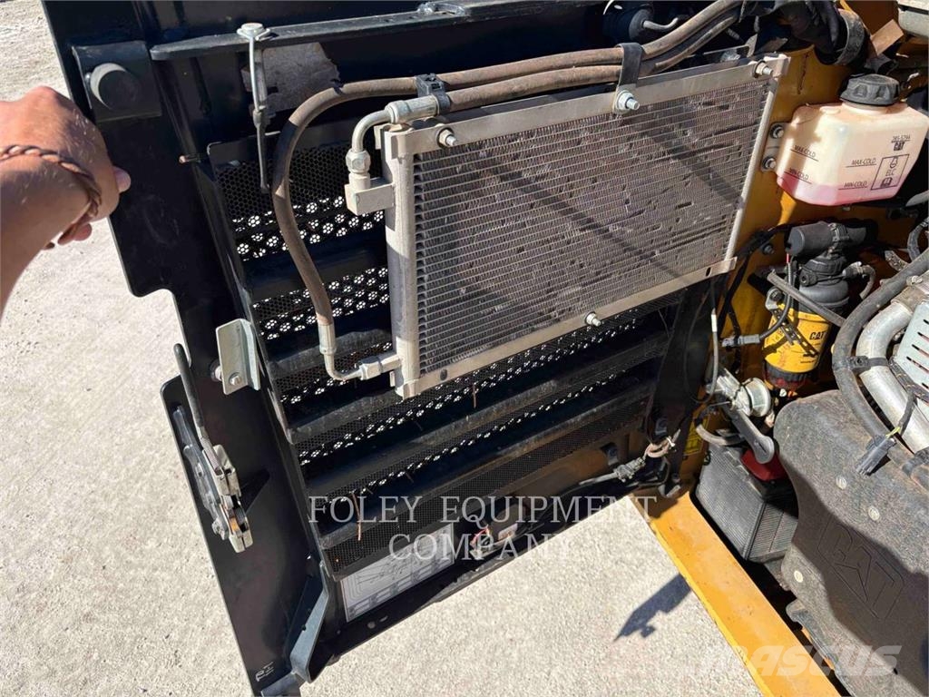 CAT 289D3 لوادر انزلاقية التوجيه