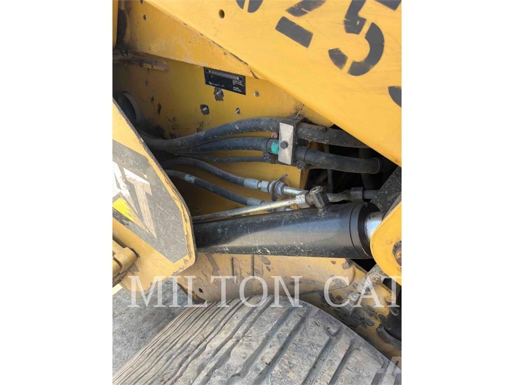 CAT 297D XHP Lietoti riteņu kompaktiekrāvēji