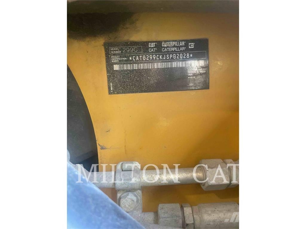 CAT 299C لوادر انزلاقية التوجيه